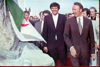 M. Agguerabi et Le Président. Boumediene le 15 Juillet 1975 